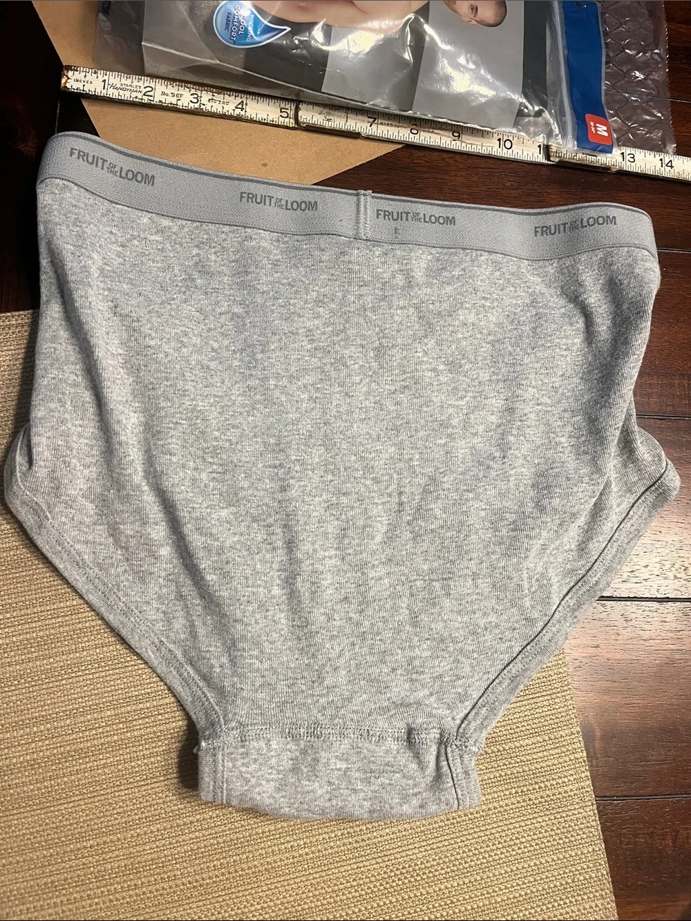 .16. Vintage 90’s era circa Y2K Fruit of the Loom Men's Light Gray Briefs – l